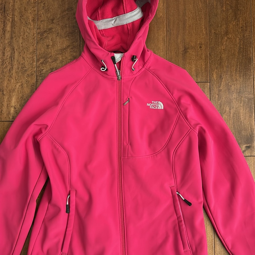 Women’s The Northface Apex Bionic Hoodie in Fuschia sz Medium.